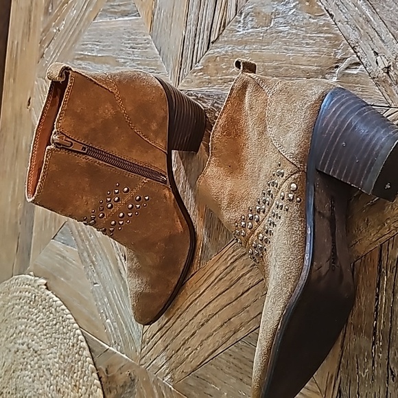 LUCKY BRAND pointed suede western style booties! 6.5 - Picture 2 of 4